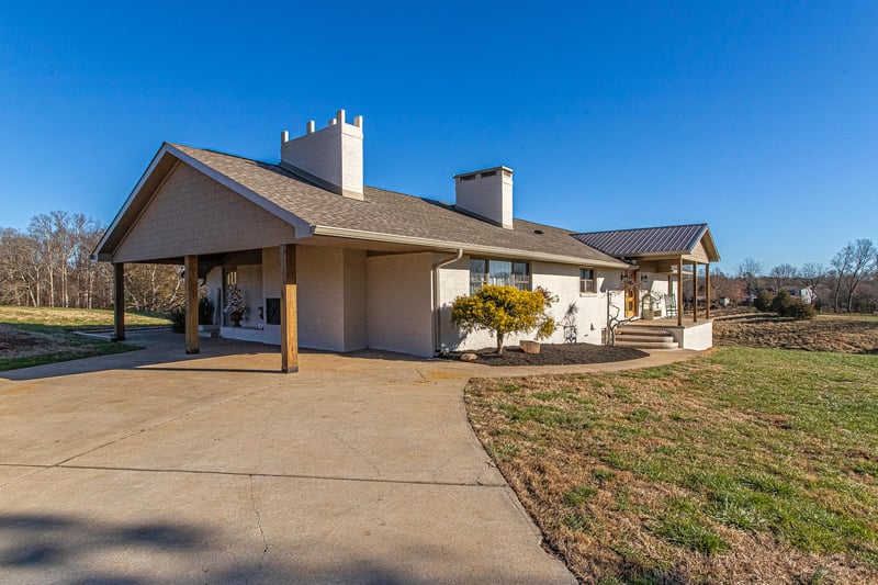 4224 Davis Ln, Lenoir City, TN 37771