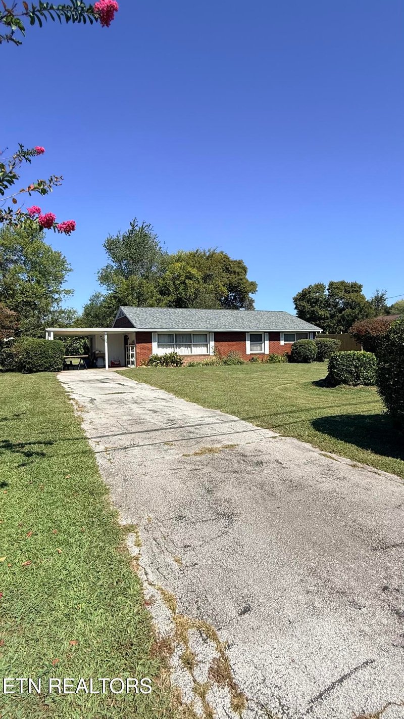 4229 Drifting Dr, Knoxville, TN 37912