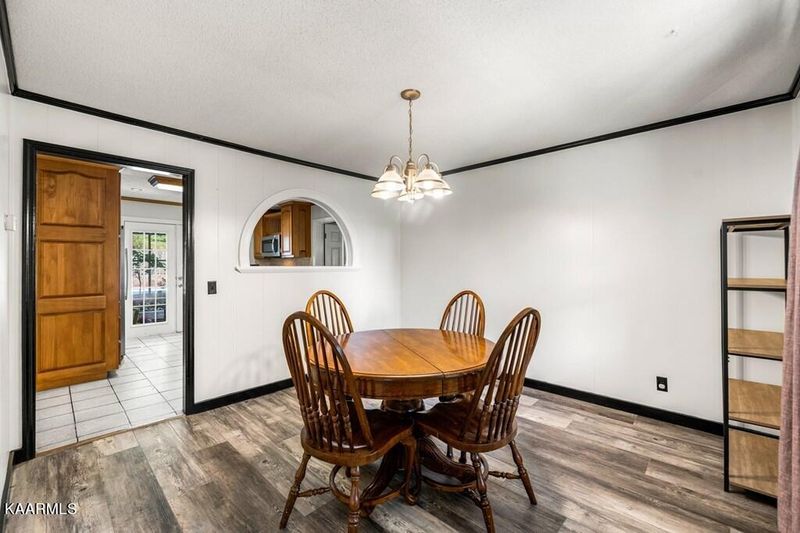 423 Benson Dr, Athens, TN 37303