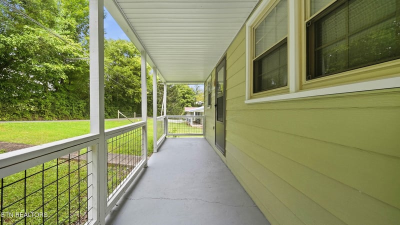 423 Hillside Ln, Athens, TN 37303