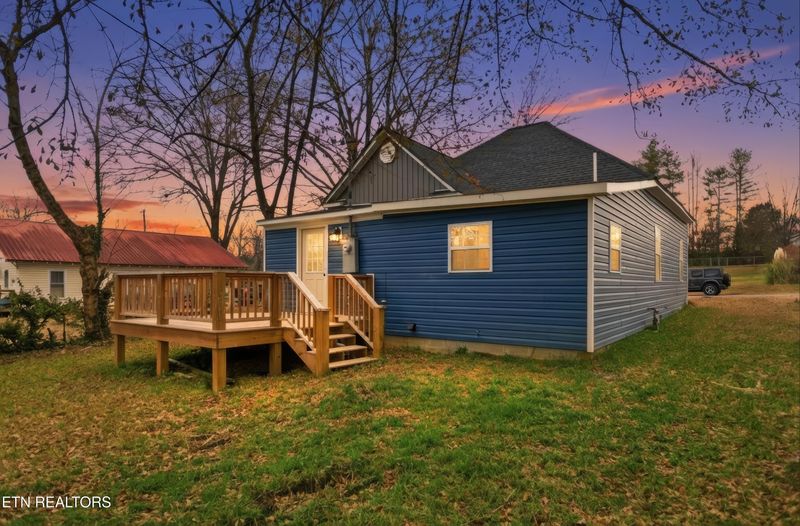 423 Illinois Ave, Etowah, TN 37331