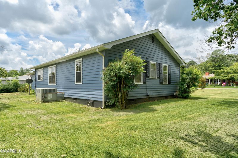423 Kenneth St, Athens, TN 37303