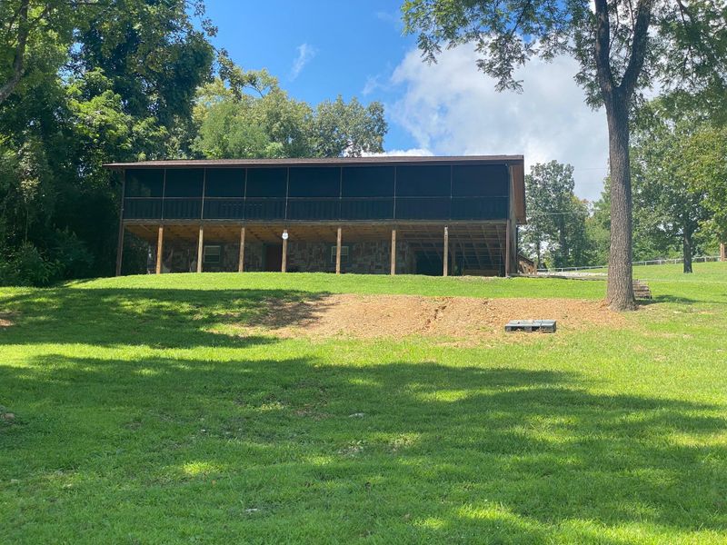 423 Longmire Ln, Lafollette, TN 37766