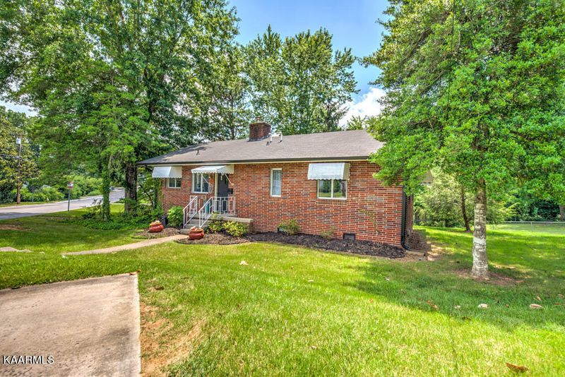 423 New York Ave, Oak Ridge, TN 37830