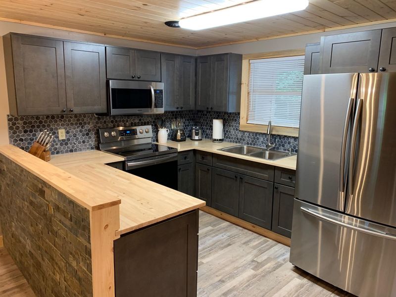 4234 Dollys Dr, Sevierville, TN 37876