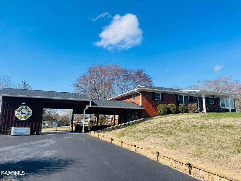 4235 Bent Rd, Kodak, TN 37764