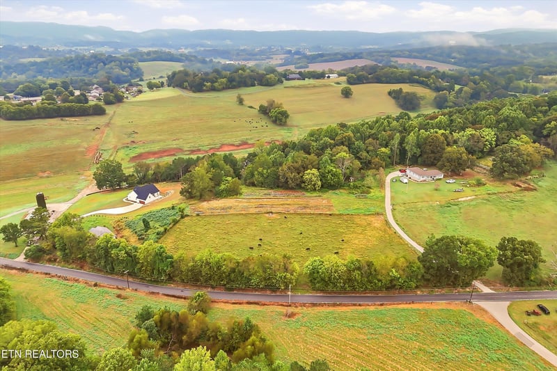 4235 Cave Mill Rd, Maryville, TN 37804