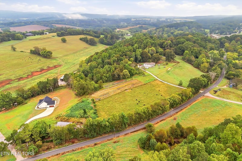 4235 Cave Mill Rd, Maryville, TN 37804