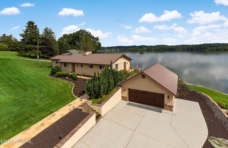 4237 Smoot Ln, Louisville, TN 37777