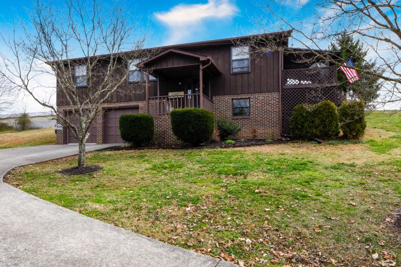 4238 Wildwood Rd, Maryville, TN 37804