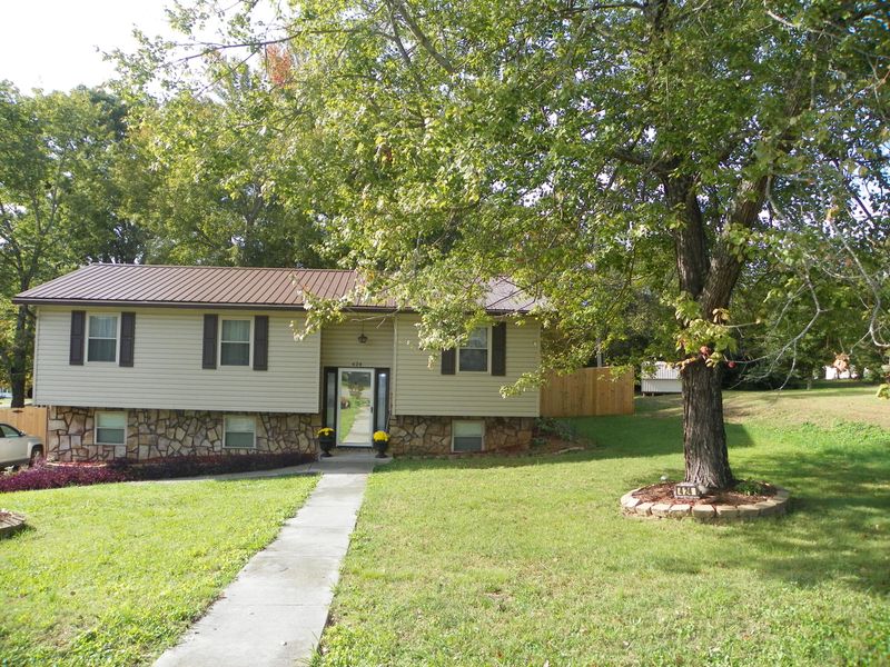 424 Alabama Ave, Etowah, TN 37331