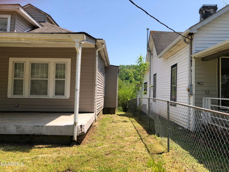 424 Clifty St, Harriman, TN 37748
