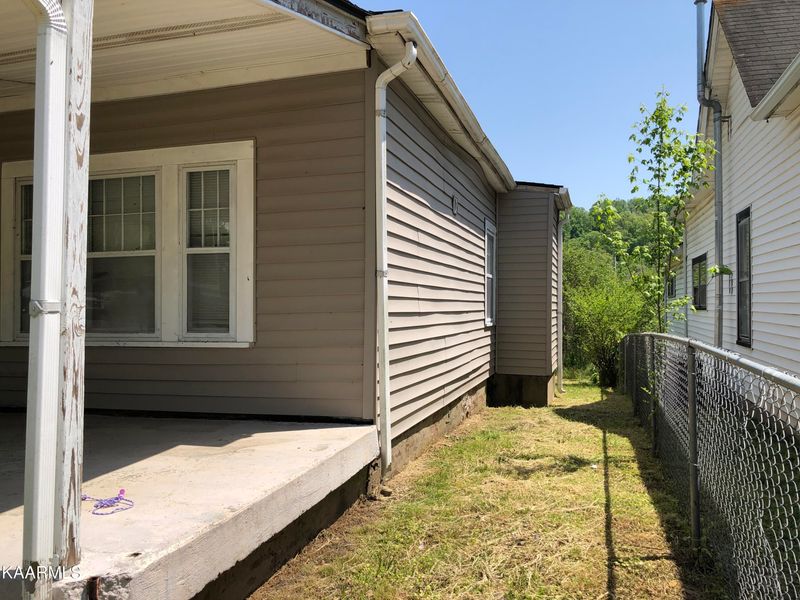424 Clifty St, Harriman, TN 37748