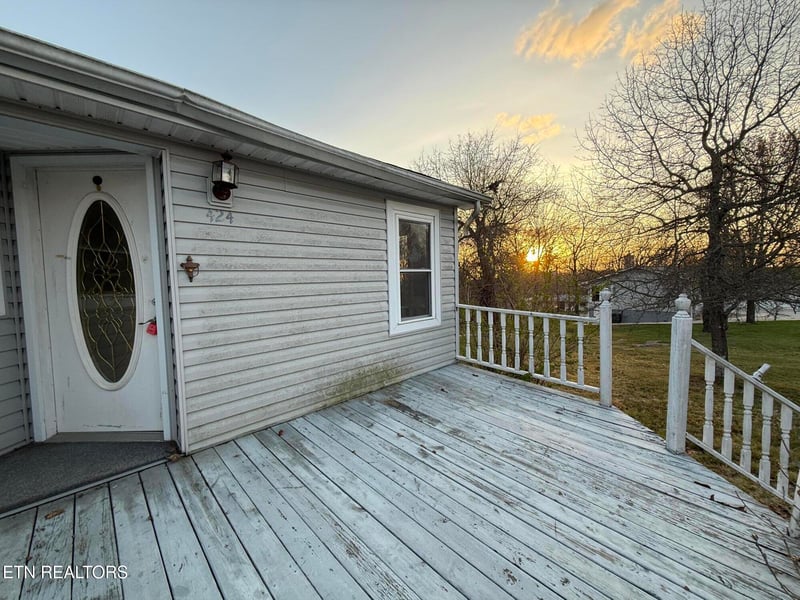 424 Lakeview Dr, Crossville, TN 38558