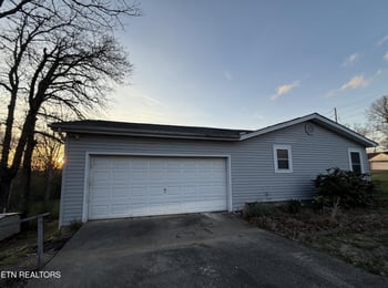 424 Lakeview Dr, Crossville, TN 38558