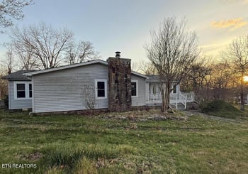 424 Lakeview Dr, Crossville, TN 38558