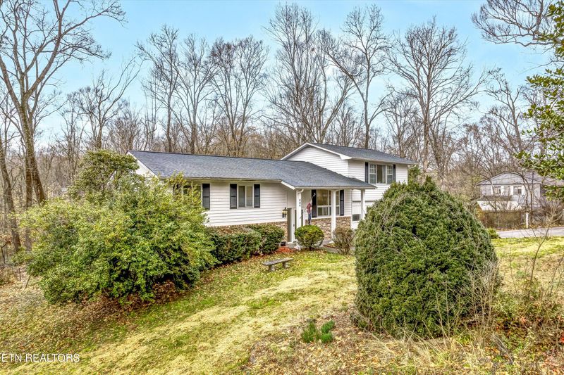 424 Maple Ave, Oliver Springs, TN 37840