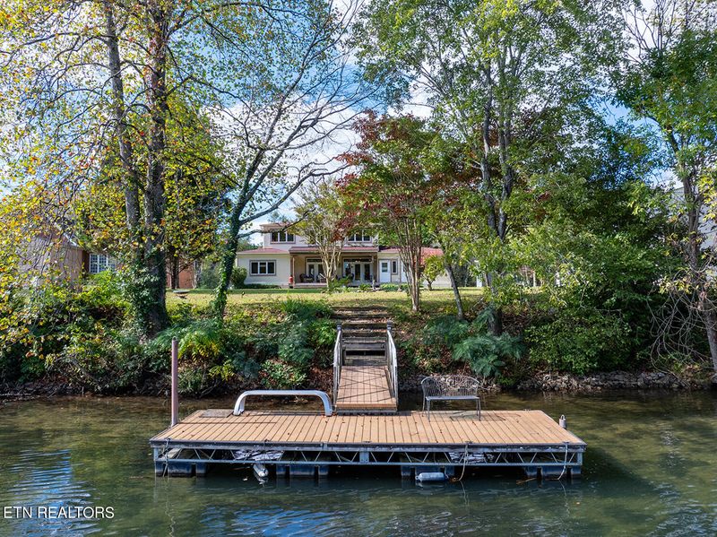 424 Mariner Point Dr, Clinton, TN 37716
