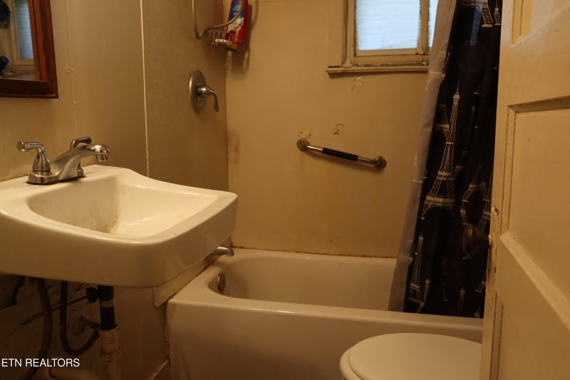 424 Meadowbrook Dr, Pigeon Forge, TN 37863