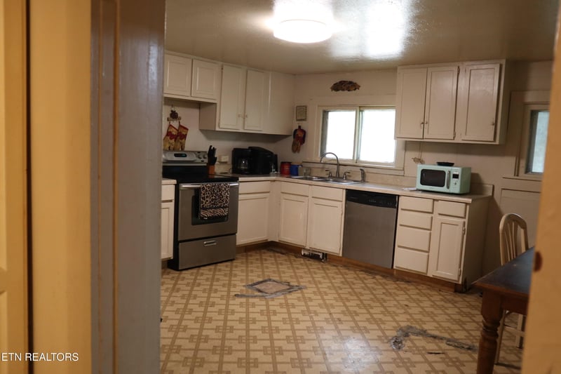 424 Meadowbrook Dr, Pigeon Forge, TN 37863