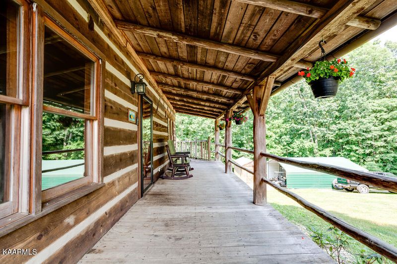 424 S Carter School Rd, Strawberry Plains, TN 37871
