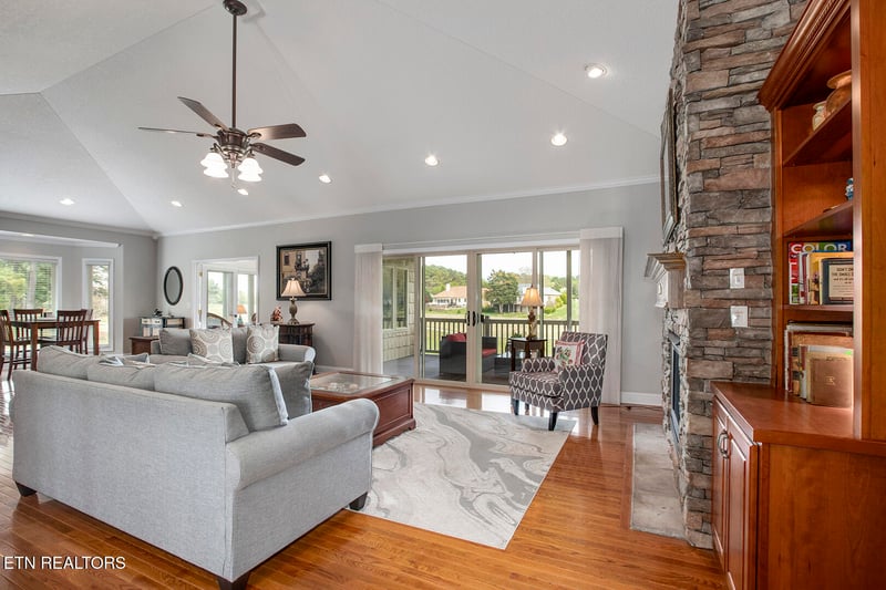 424 Wewoka Cir, Loudon, TN 37774