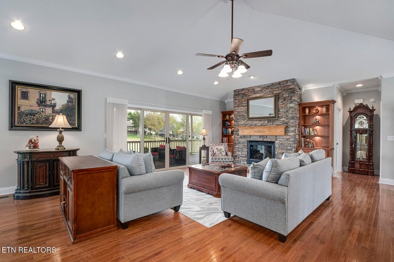 424 Wewoka Cir, Loudon, TN 37774