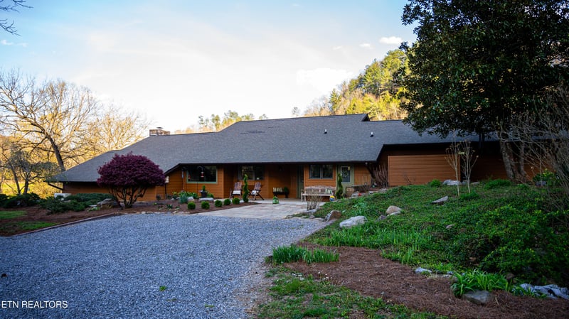 4242 Pearl Valley Rd, Sevierville, TN 37876