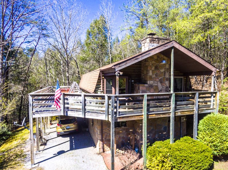 4247 Henry Town Rd, Sevierville, TN 37876