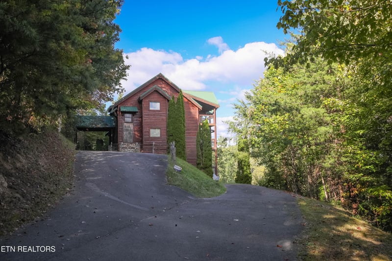 4248 Teaberry Vista Ln, Sevierville, TN 37862