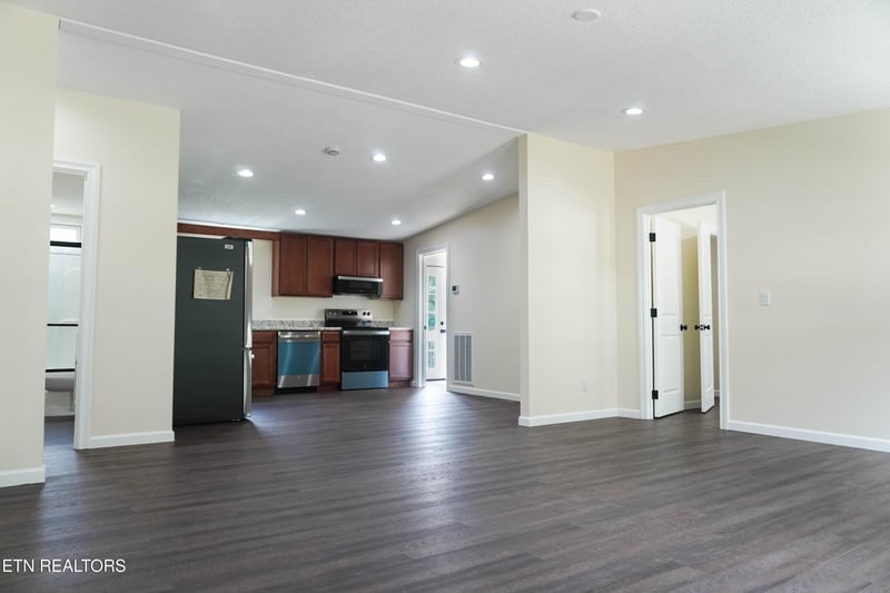 425 Abbott Rd, Lenoir City, TN 37771