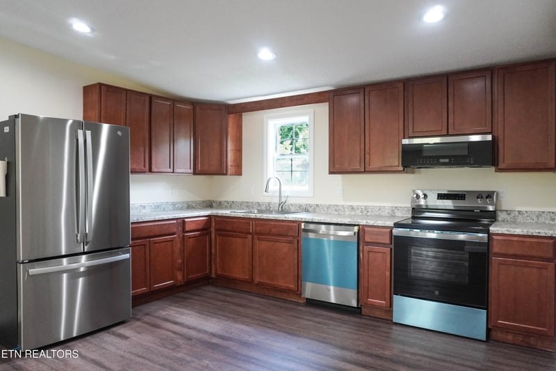 425 Abbott Rd, Lenoir City, TN 37771