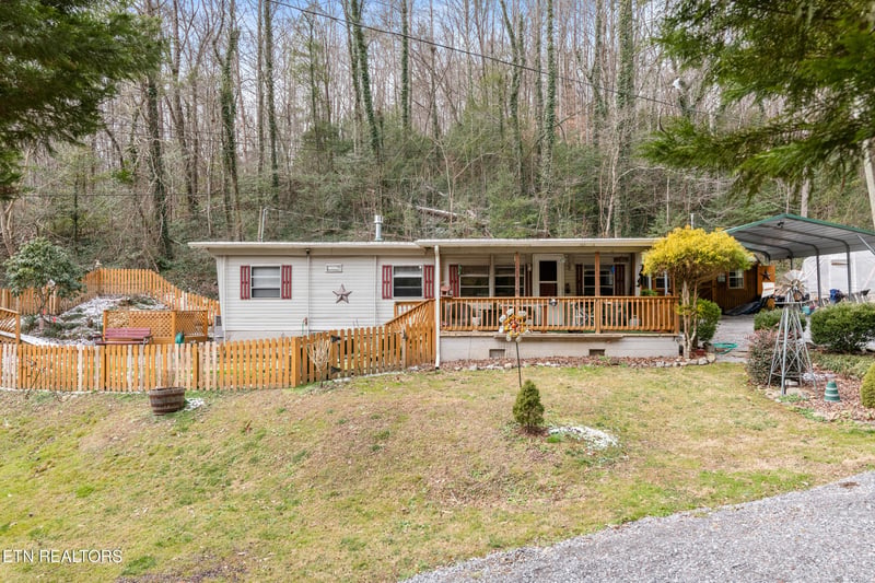 425 Autumn Ln, Gatlinburg, TN 37738