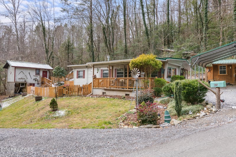 425 Autumn Ln, Gatlinburg, TN 37738