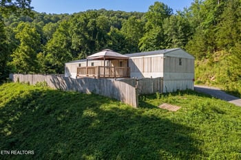 425 Bazel Rd, Harriman, TN 37748
