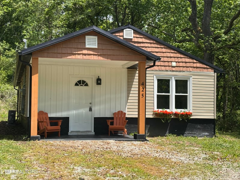 425 Childs Rd, Harriman, TN 37748