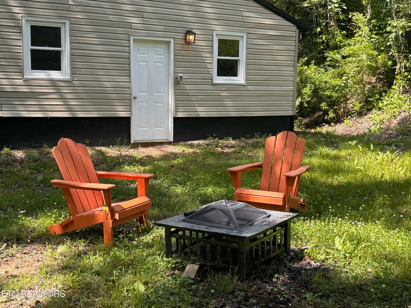 425 Childs Rd, Harriman, TN 37748
