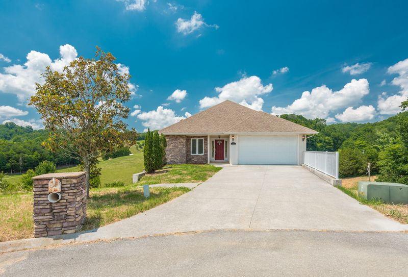 425 Deane Hill Dr, Sevierville, TN 37862