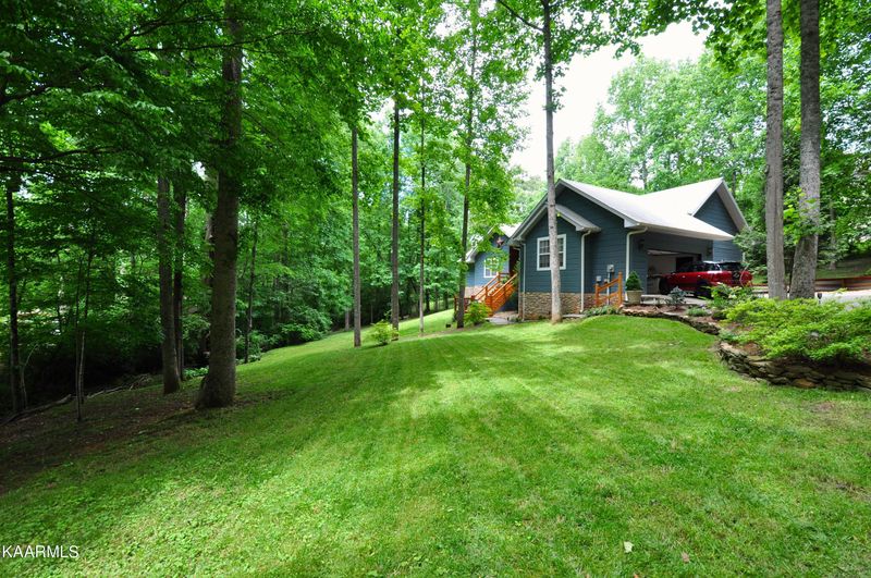 425 Domar Dr, Townsend, TN 37882