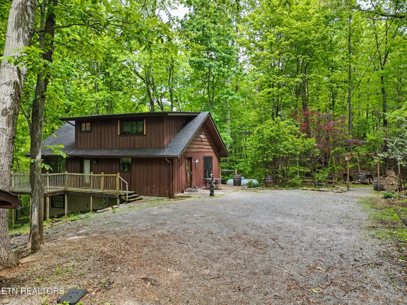 425 Hemlock Ln, Sevierville, TN 37876