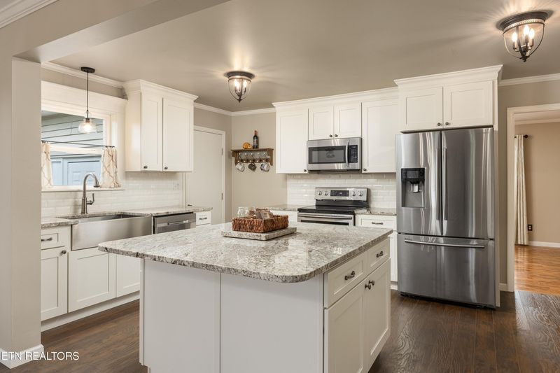 425 Hillcrest Cir, Etowah, TN 37331