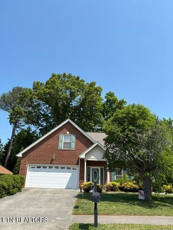 425 Lochmere Dr, Morristown, TN 37814