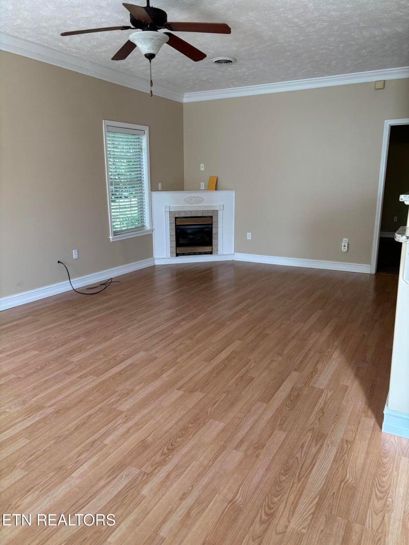 425 Lochmere Dr, Morristown, TN 37814