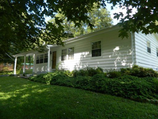 425 Maple Ave, Oliver Springs, TN 37840