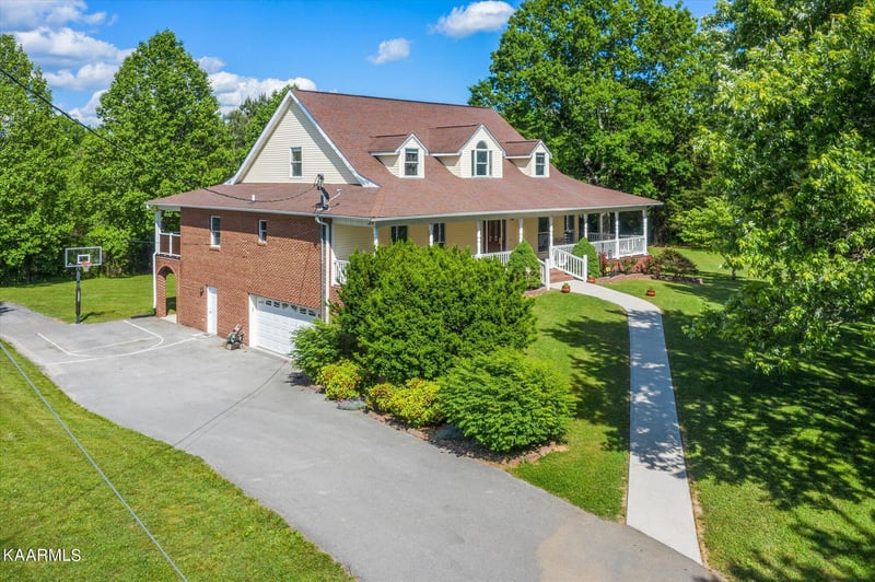425 Meadowbreeze Rd, Corryton, TN 37721