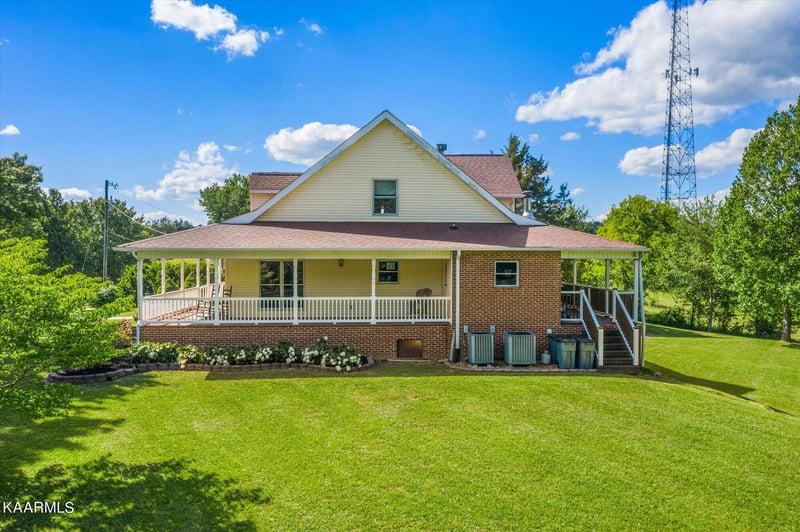 425 Meadowbreeze Rd, Corryton, TN 37721