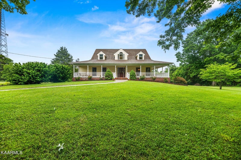 425 Meadowbreeze Rd, Corryton, TN 37721