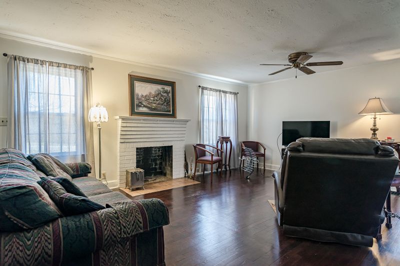 425 Meadowview Dr, Harriman, TN 37748