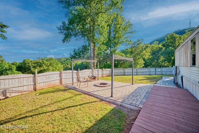 425 NW Bazel Rd, Harriman, TN 37748
