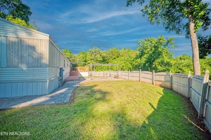425 NW Bazel Rd, Harriman, TN 37748